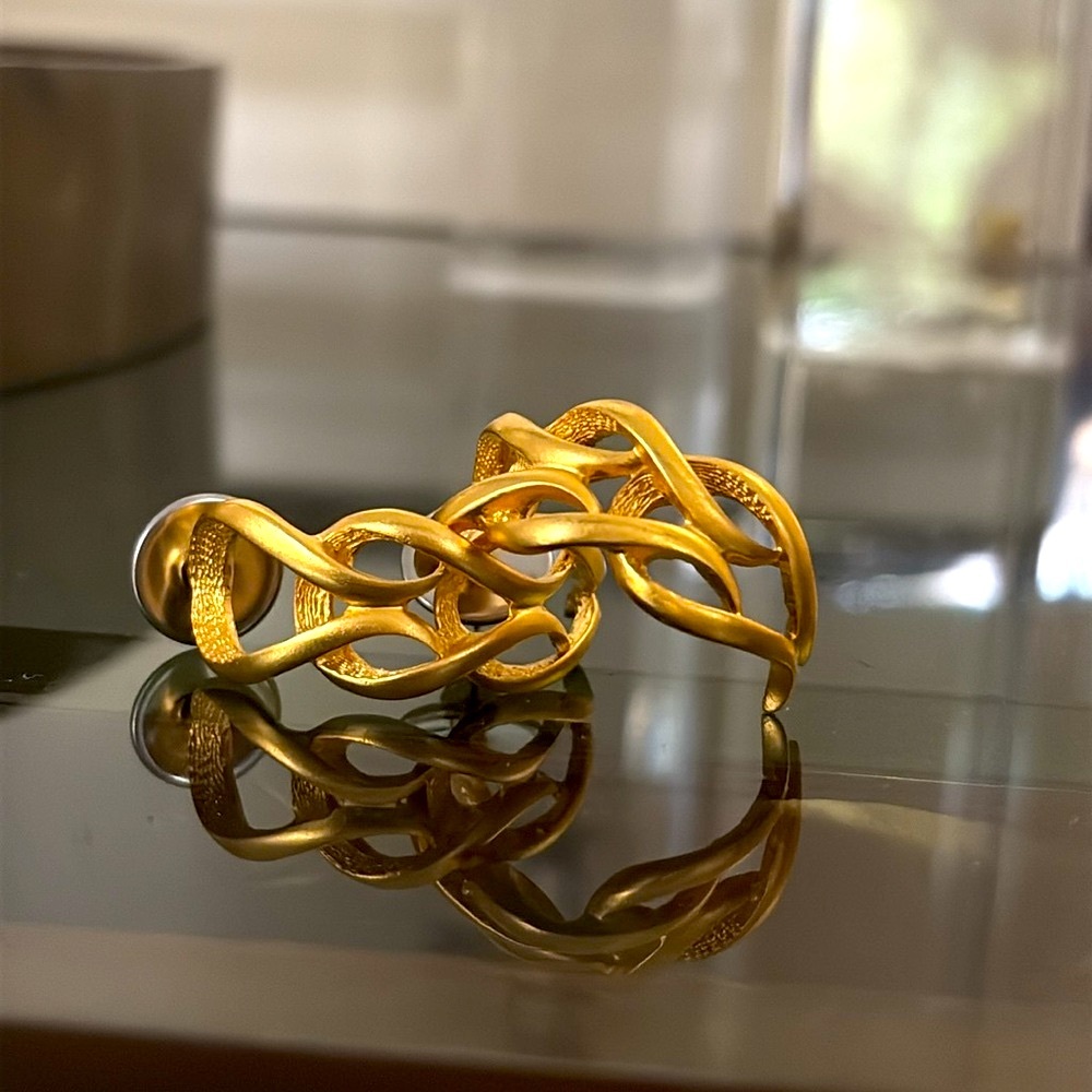 VTG Elegant Gold Hoop Earrings